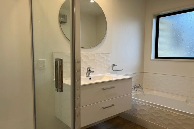 Photo of property in 2/2 Wakelin Place, Redwood, Christchurch, 8051