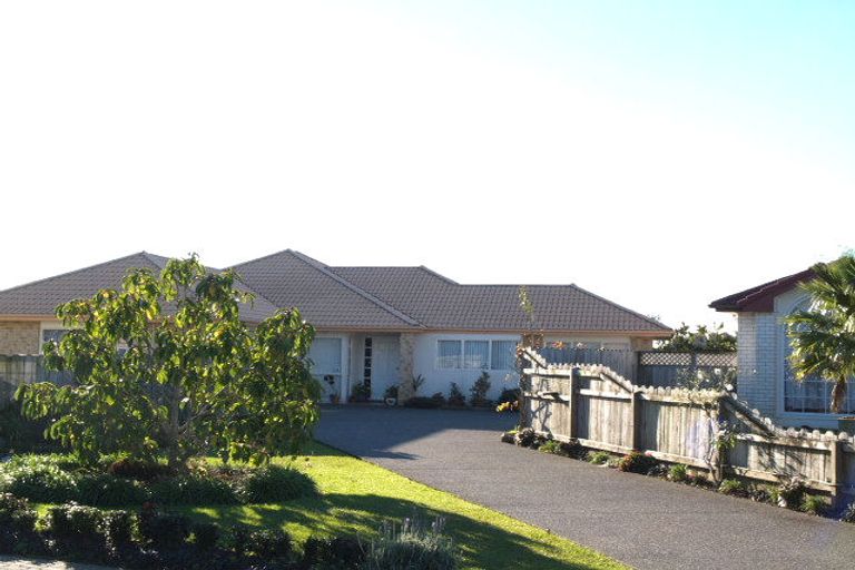 Photo of property in 30 Montecito Place, Golflands, Auckland, 2013