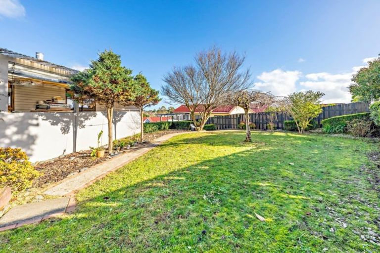 Photo of property in 25 Orinda Close, Botany Downs, Auckland, 2010