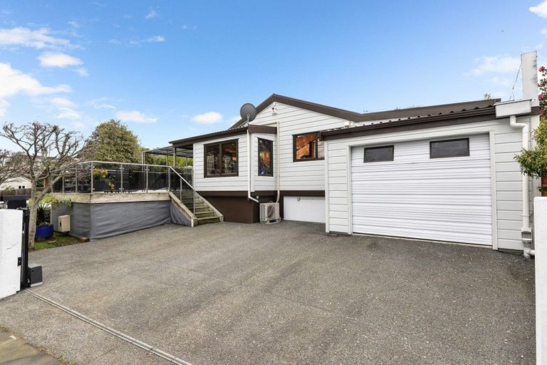 Photo of property in 11 Lake Domain Drive, Frankton, Hamilton, 3204