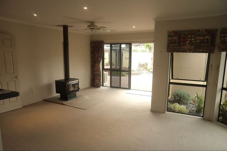 Photo of property in 33 Keswick Crescent, Huntington, Hamilton, 3210