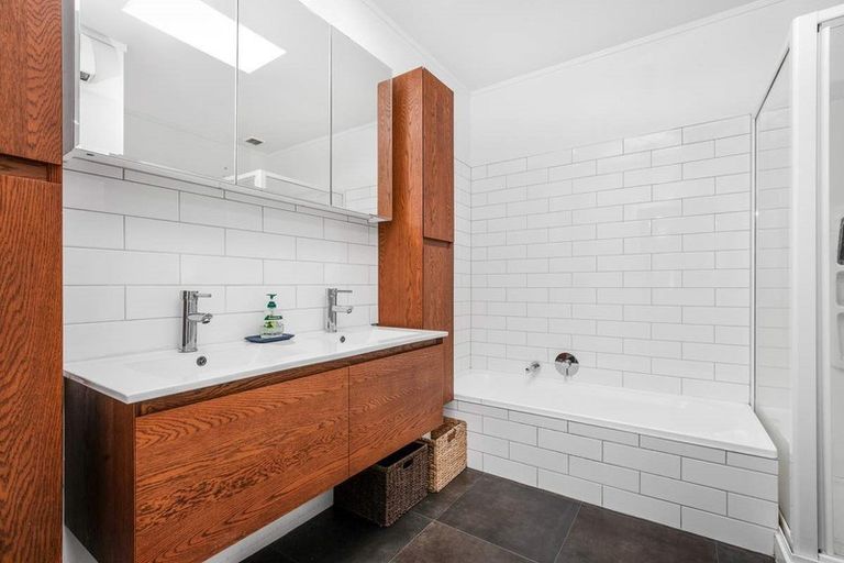 Photo of property in 10 Currey Crescent, Milford, Auckland, 0620