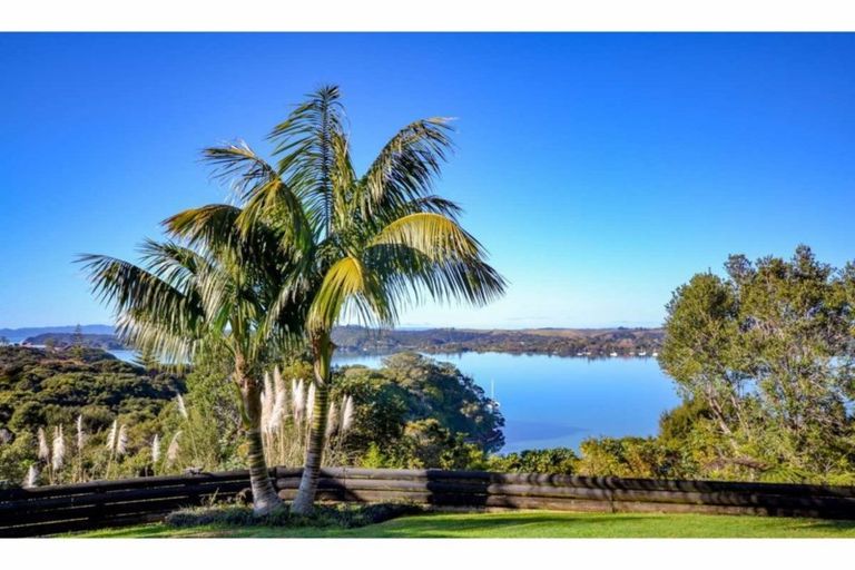 Photo of property in 15 Bush Point Road, Kerikeri, 0294