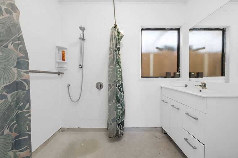 Photo of property in 391 Roscommon Road, Clendon Park, Auckland, 2103