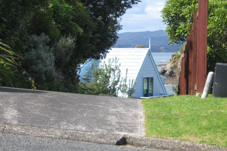 Photo of property in 52 Du Fresne Place, Russell, 0202