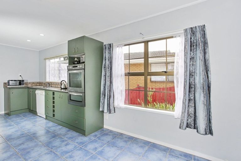 Photo of property in 26 Balgowan Terrace, Conifer Grove, Takanini, 2112