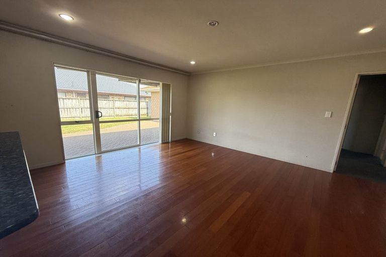 Photo of property in 12 Ballydonegan Rise, East Tamaki, Auckland, 2013