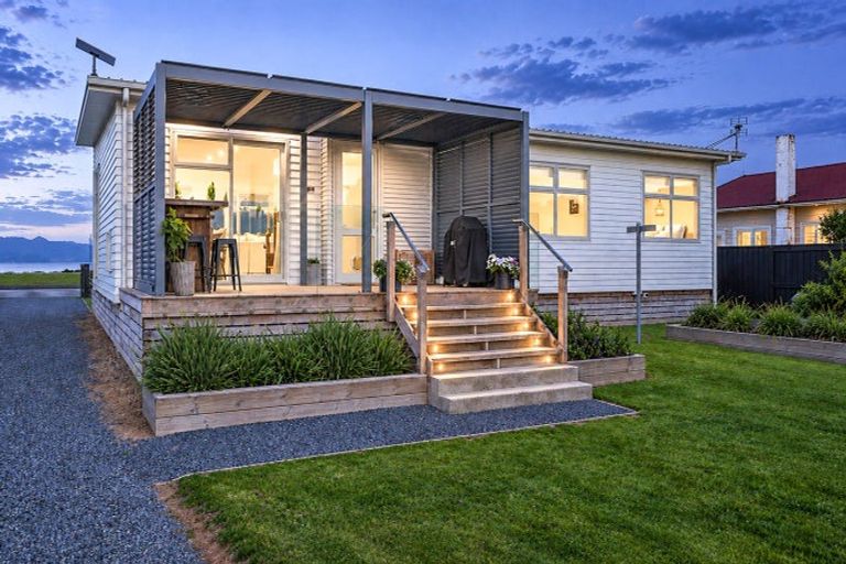 Photo of property in 989 East Coast Road, Kaiaua, Miranda, 2473
