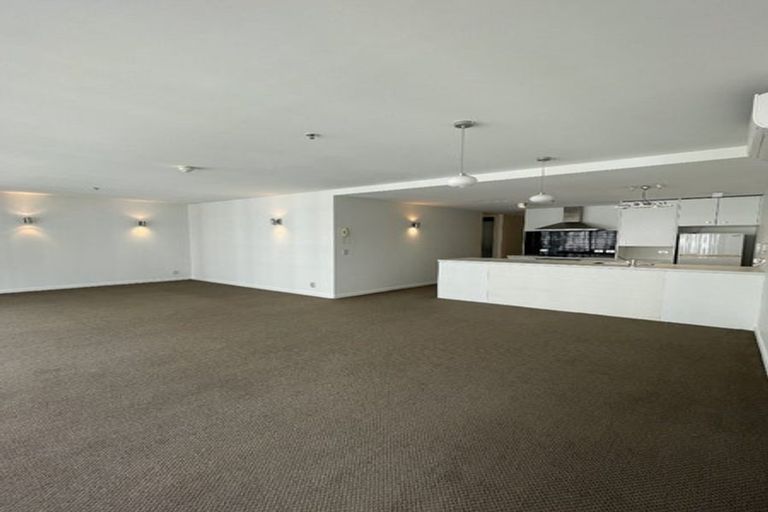 Photo of property in Montreaux Apartments, 6i/164 The Terrace, Wellington Central, Wellington, 6011