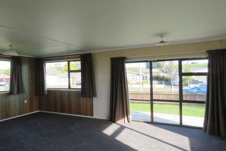 Photo of property in 12 Te Whena Place, Waitara, 4320