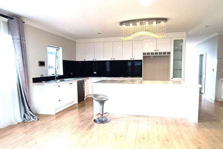 Photo of property in 73 Rosewell Crescent, Flat Bush, Auckland, 2019