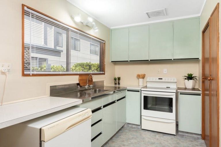 Photo of property in 1/1004 Papamoa Beach Road, Papamoa Beach, Papamoa, 3118