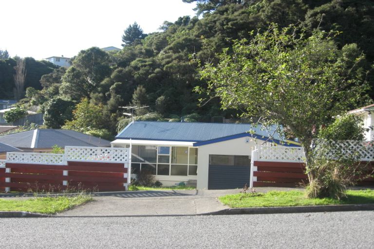 Photo of property in 13 James Grove, Stokes Valley, Lower Hutt, 5019