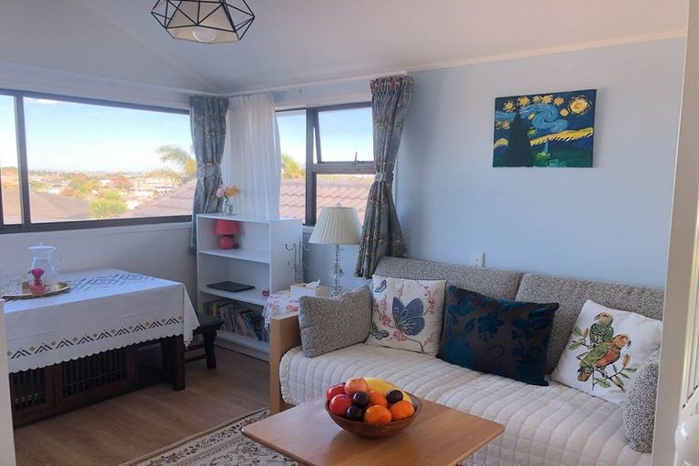 Photo of property in 2/6 Currey Crescent, Milford, Auckland, 0620