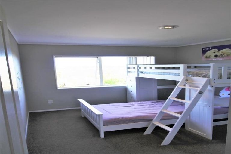 Photo of property in 17 Soling Place, West Harbour, Auckland, 0618