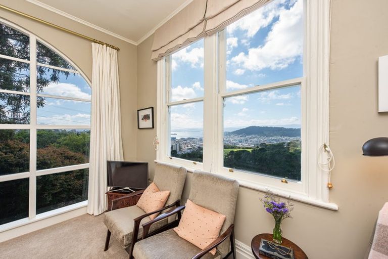 Photo of property in 74 Mortimer Terrace, Brooklyn, Wellington, 6021