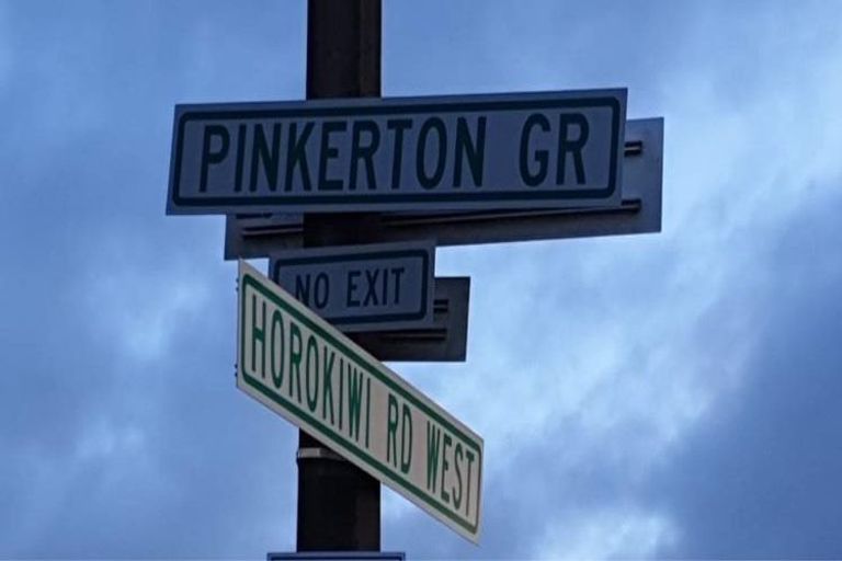 Photo of property in 11b Pinkerton Grove, Newlands, Wellington, 6037