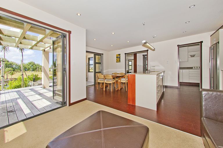 Photo of property in 10 Hei Esplanade, Whitianga, 3510