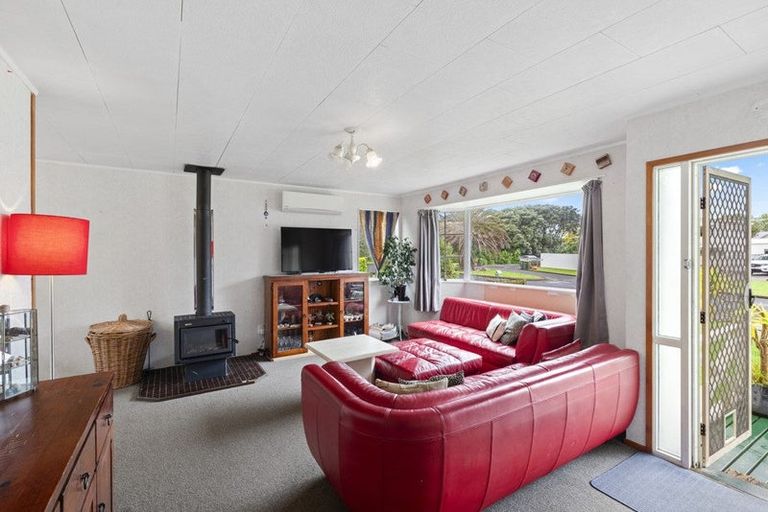 Photo of property in 4 Litchfield Place, Clarks Beach, 2122