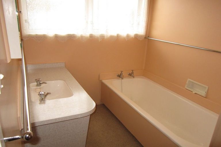 Photo of property in 38 Te Rauparaha Street, Otaki, 5512