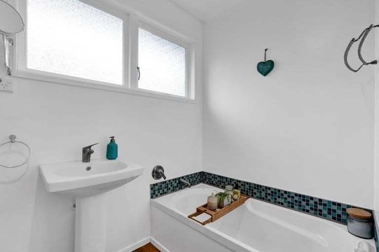 Photo of property in 19 Rossiter Crescent, Lynmouth, New Plymouth, 4310