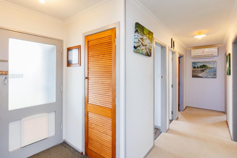 Photo of property in 33 Halswell Crescent, Westbrook, Palmerston North, 4412