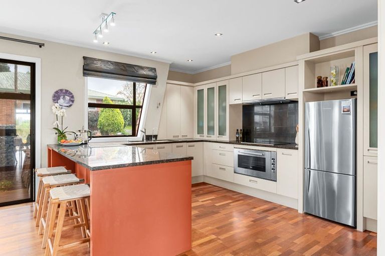 Photo of property in 16 Sheriff Place, Riverlea, Hamilton, 3216