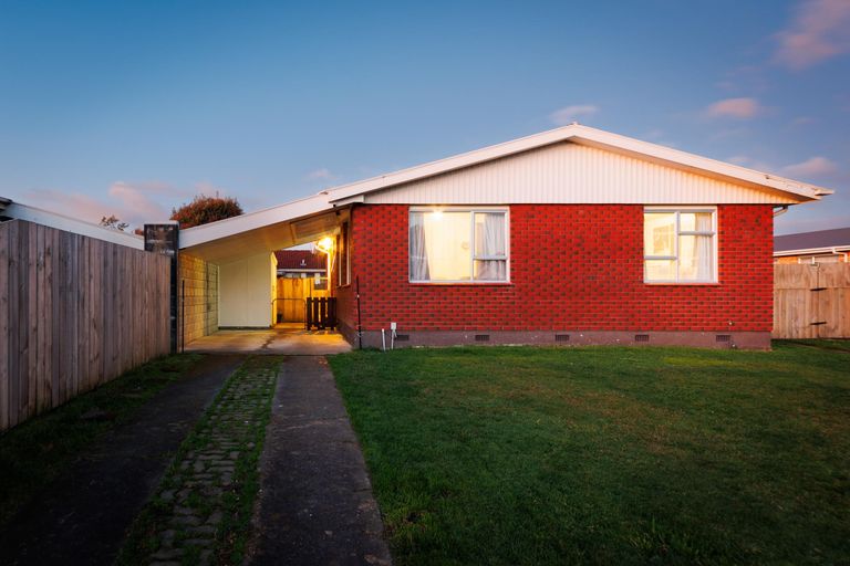 Photo of property in 33 Halswell Crescent, Westbrook, Palmerston North, 4412