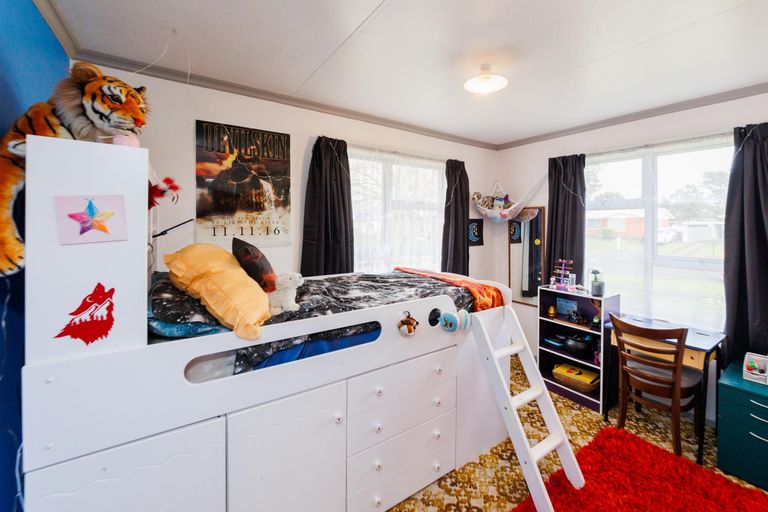 Photo of property in 33 Halswell Crescent, Westbrook, Palmerston North, 4412