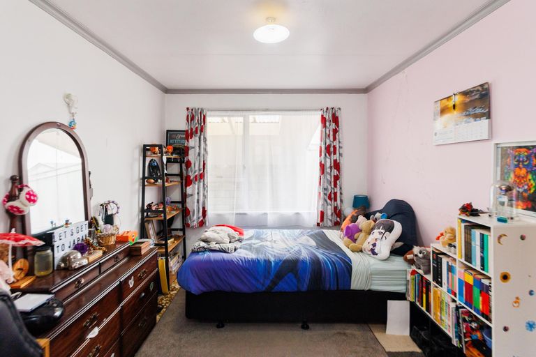 Photo of property in 33 Halswell Crescent, Westbrook, Palmerston North, 4412