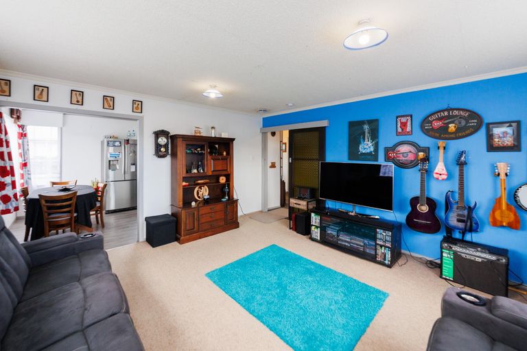 Photo of property in 33 Halswell Crescent, Westbrook, Palmerston North, 4412