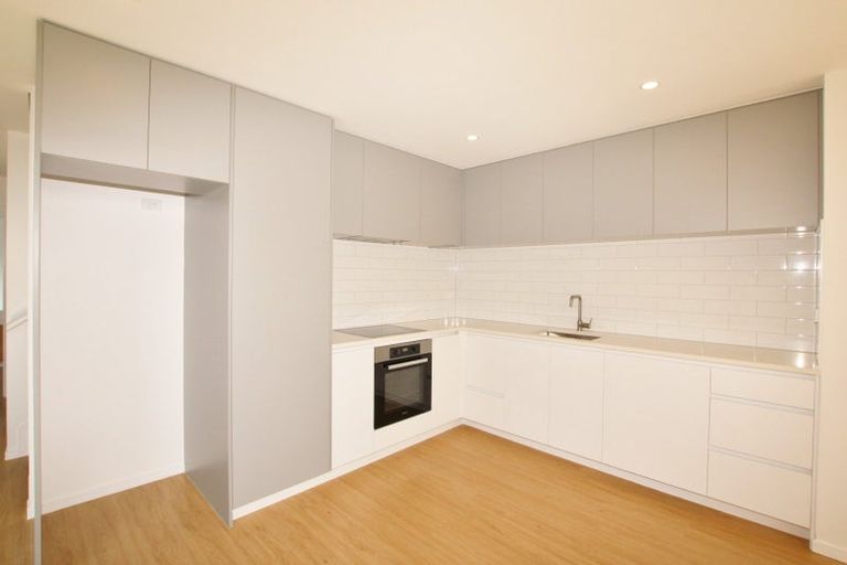 Photo of property in 6 Otaimako Place, Mangere, Auckland, 2022