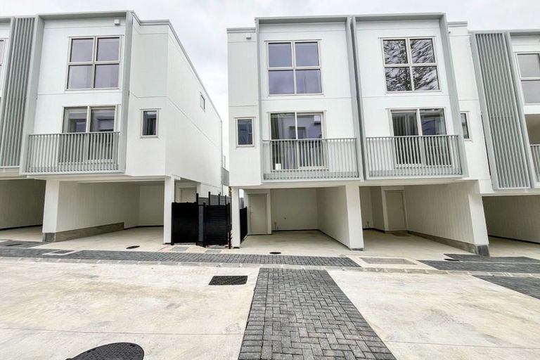 Photo of property in 13/9 Aeroview Drive, Beach Haven, Auckland, 0626