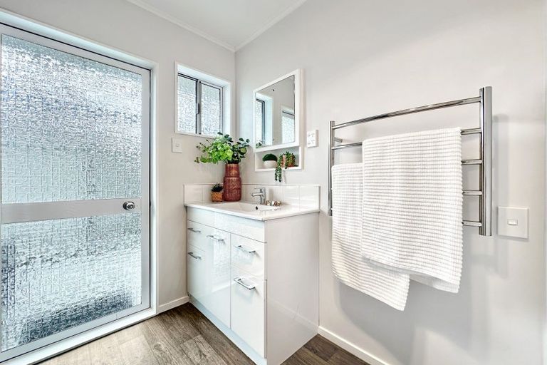 Photo of property in 2/60 Kinloch Road, Kinloch, Taupo, 3377