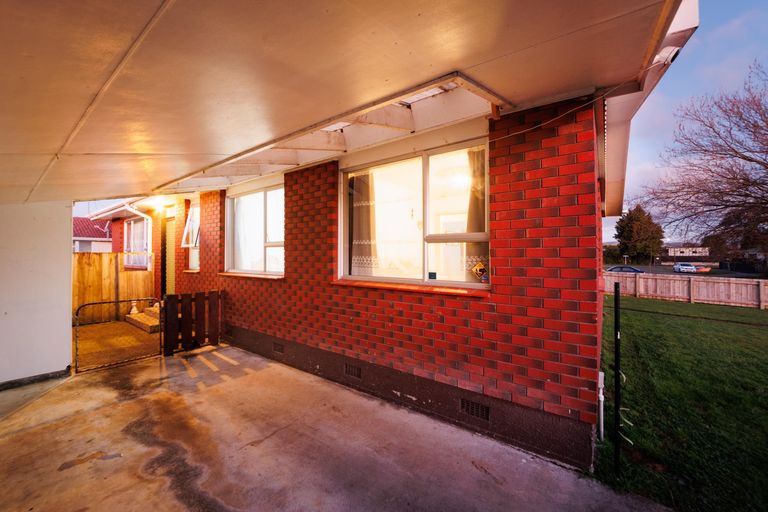 Photo of property in 33 Halswell Crescent, Westbrook, Palmerston North, 4412