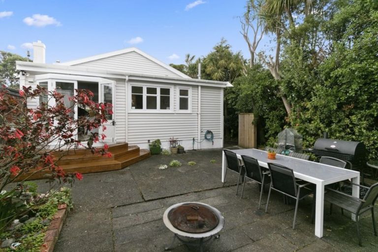 Photo of property in 1 Pitt Street, Moera, Lower Hutt, 5010