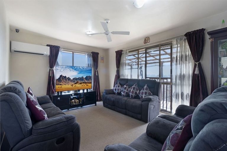 Photo of property in 11 Northridge Terrace, Massey, Auckland, 0614