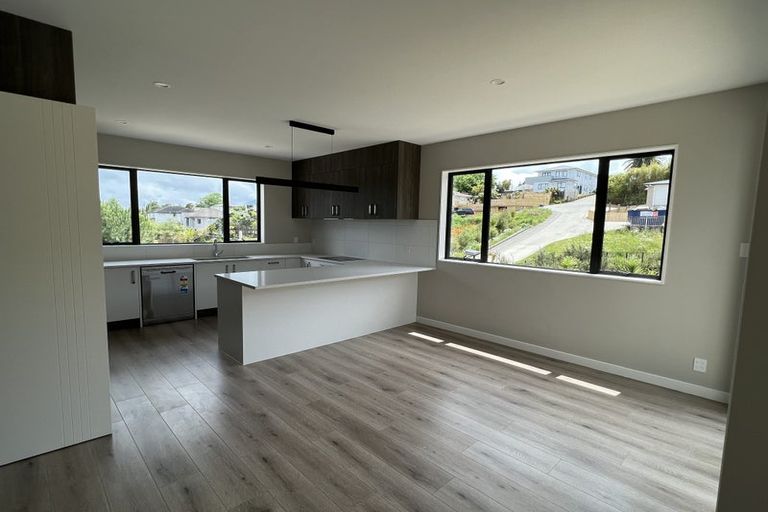 Photo of property in 8 Springhill Lane, Sunnyvale, Auckland, 0612
