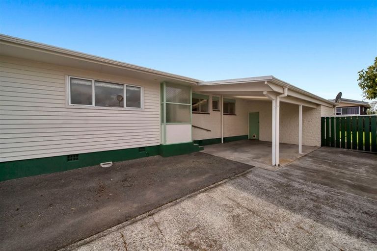 Photo of property in 43 Nevada Drive, Merrilands, New Plymouth, 4312
