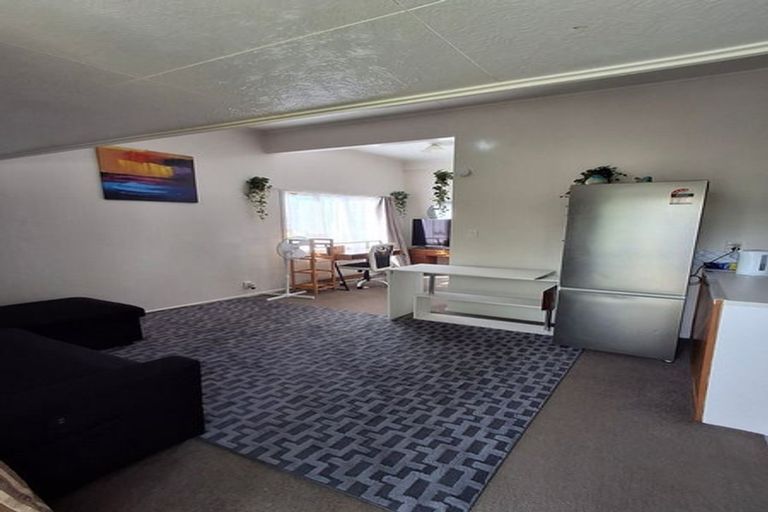 Photo of property in 2/918 Beach Road, Waiake, Auckland, 0630