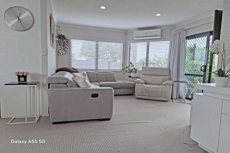 Photo of property in 45 Riverstone Road, Te Atatu Peninsula, Auckland, 0610