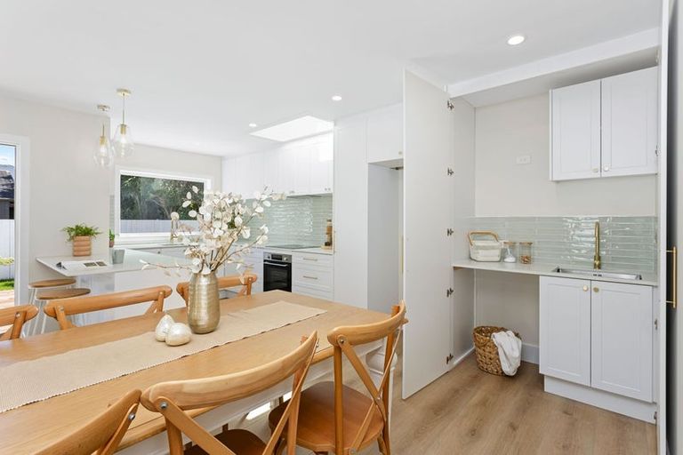 Photo of property in 1/31 Oteha Valley Road, Northcross, Auckland, 0632