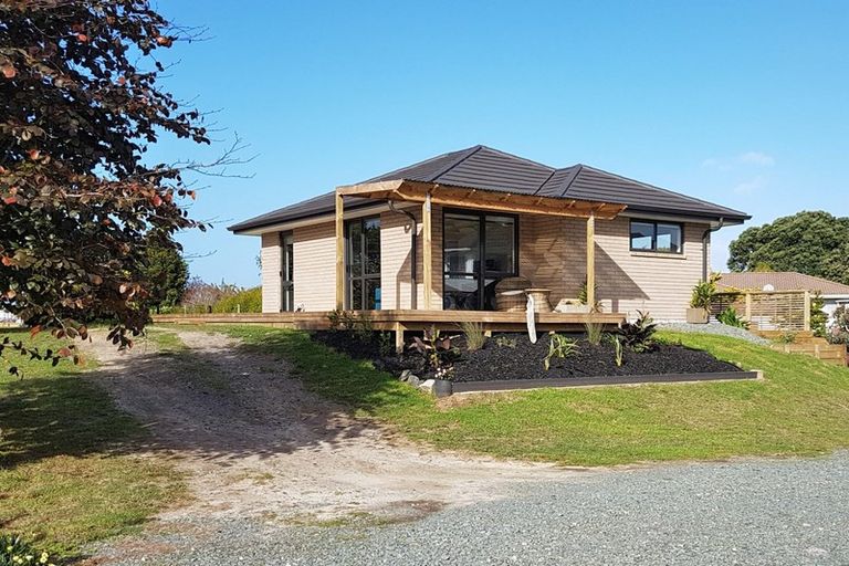 Photo of property in 32 Manaia View Road, One Tree Point, 0118