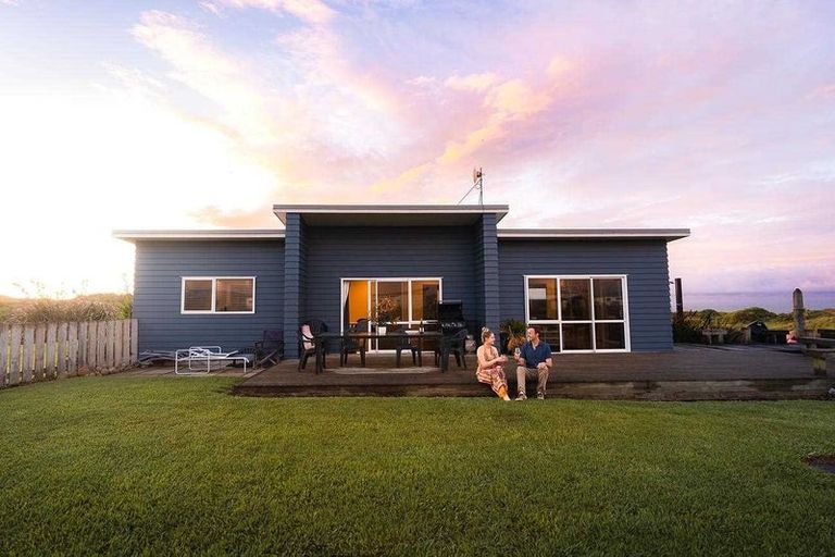 Photo of property in 10 Ironsands, Waverley, 4591