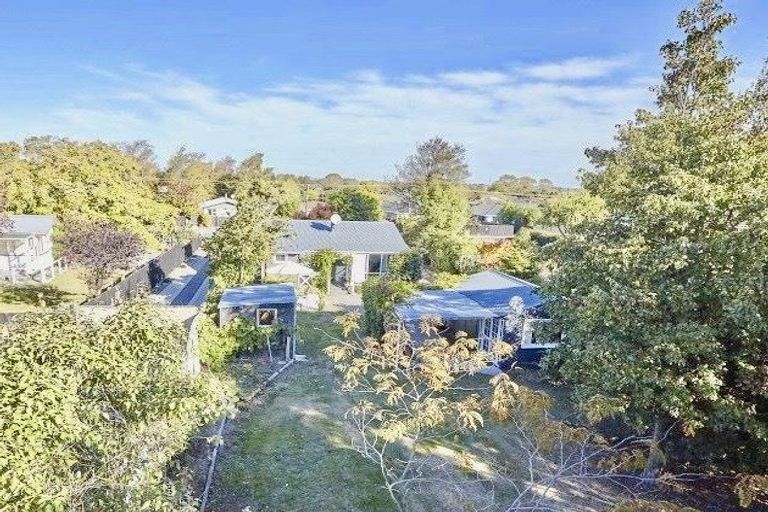 Photo of property in 10 Woodend Road, Woodend, 7610