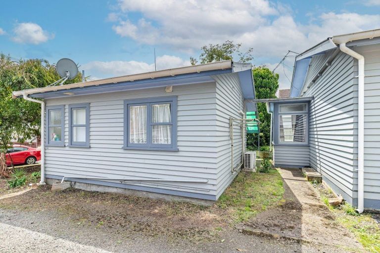 Photo of property in 88 Queenwood Road, Levin, 5510