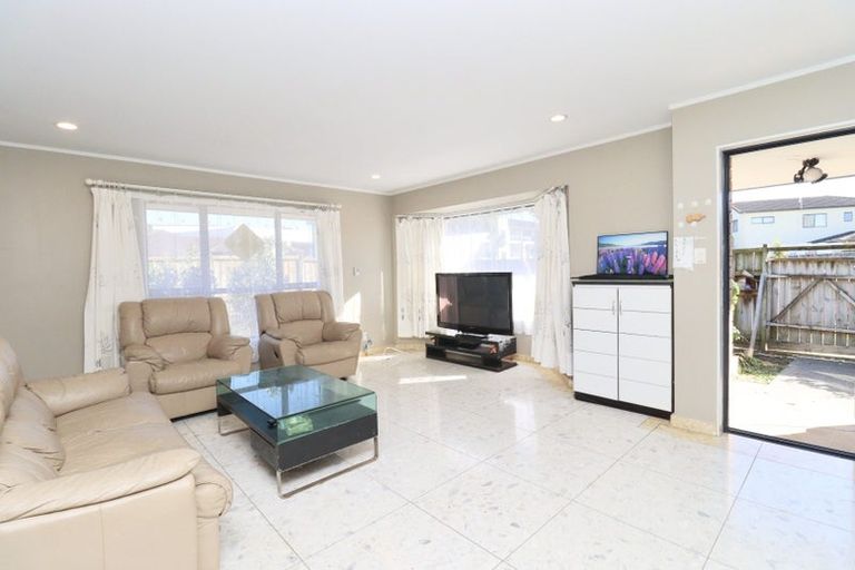 Photo of property in 1 Eroni Clarke Close, Flat Bush, Auckland, 2019