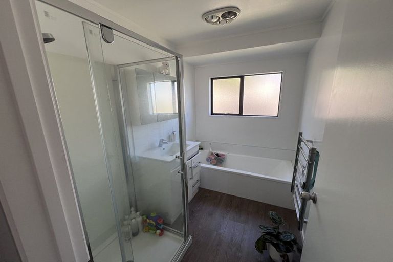 Photo of property in 14 Royalty Rise, Red Beach, 0932