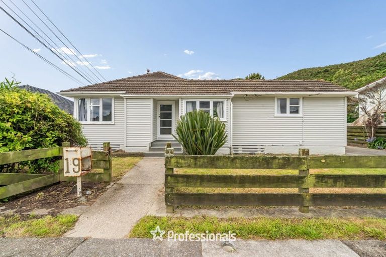 Photo of property in 19 Kowhai Street, Naenae, Lower Hutt, 5011