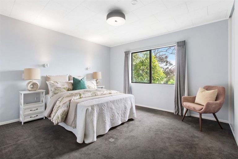 Photo of property in 1/48 Barbados Drive, Unsworth Heights, Auckland, 0632